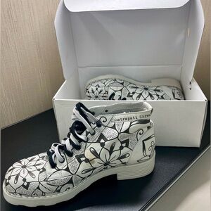 OXS Chhatrapati Shiva "Tattoo" Booties Size 39/US 9
